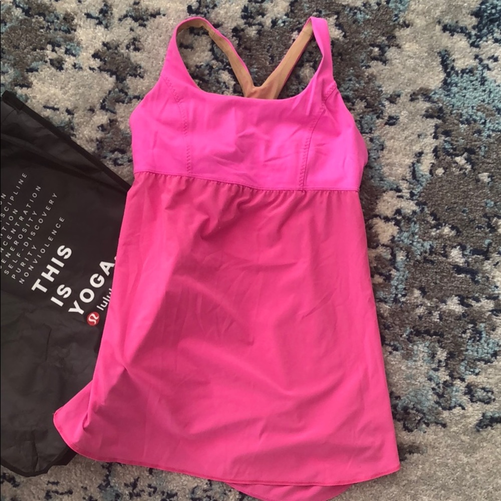 Lululemon tank.